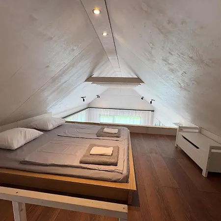Дом отдыха 8-bed With Hot Tub Nupli