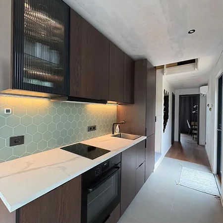 8-bed With Hot Tub Nupli