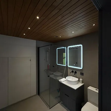 8-bed With Hot Tub *