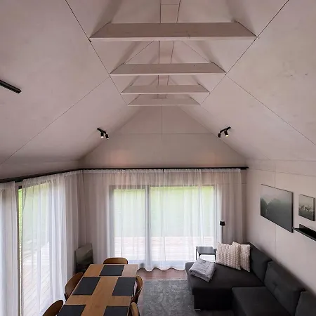 8-bed With Hot Tub